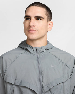 Nike Mens Repel UV Running Jacket | Smoke Grey