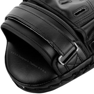Venum Light Focus Mitts | Black/Black