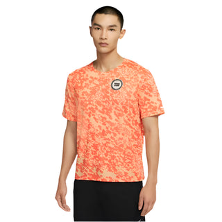 NIKE MENS DRI-FIT MILER WILD RUN PRINTED RUNNING TOP | CAMELLIA - Taskers Sports