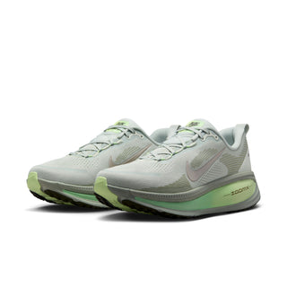 Nike Mens Vomero 18 | Light Silver/College Grey