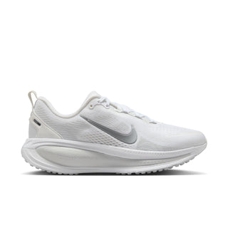 Nike Womens Vomero 18 | White/ Metallic Silver