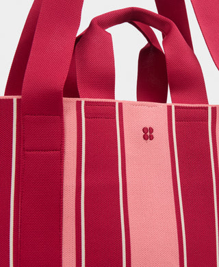 Sweaty Betty Knitted Stripe Bag | Melrose/Crimson Stripe