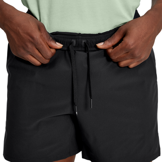 On Mens Essential Shorts | Black