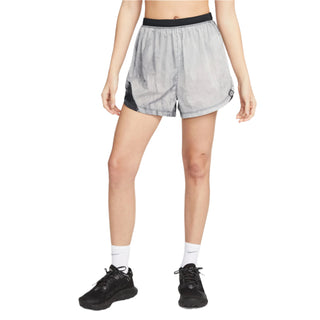 Nike Womens Mid Rise 3" Trail Shorts | Black/Photon Dust